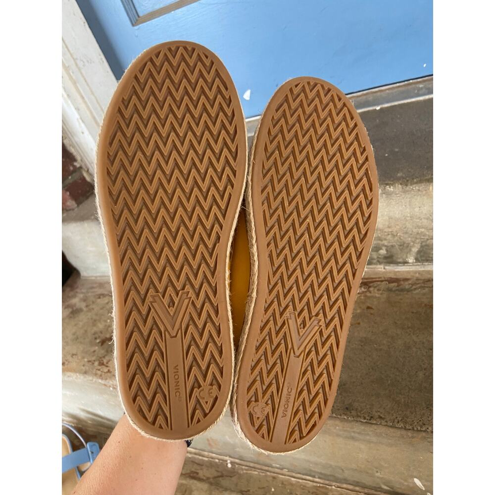 Vionic Bay espadrille boat shoes in yellow nubuck leather with white laces - Picture 10 of 10